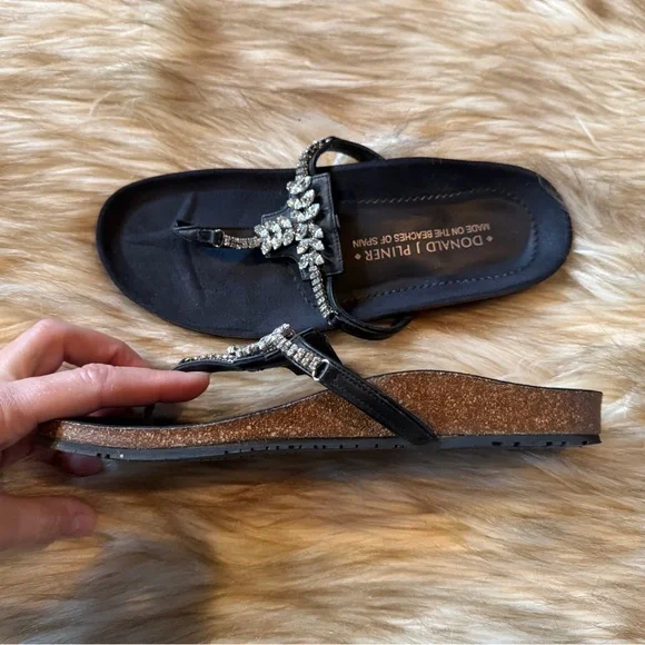 Donald J Pliner rhinestone flip flop - Picture 5 of 7